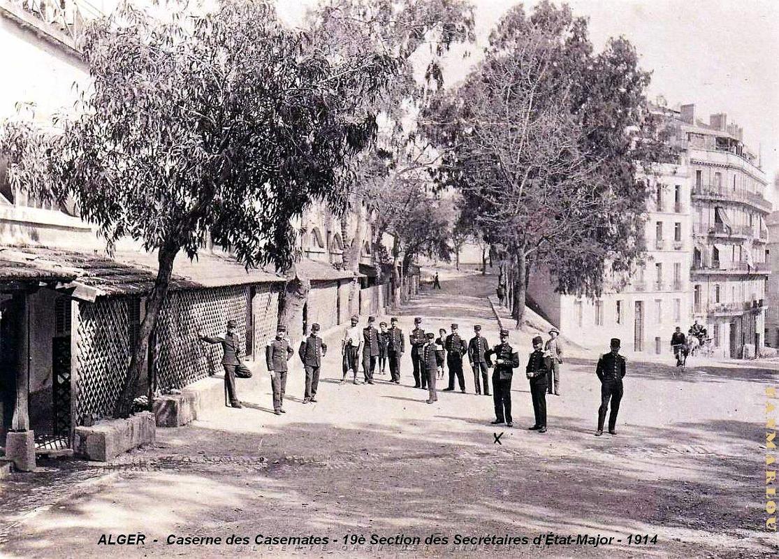 2721- Alger - Caserne des Casemates -19e Section Secretaires d'Etat-Major - 1914.jpg
